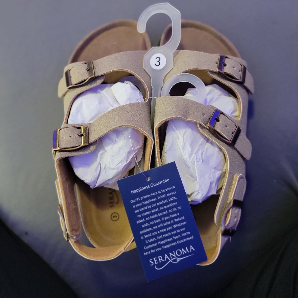 Seranoma sandals size3